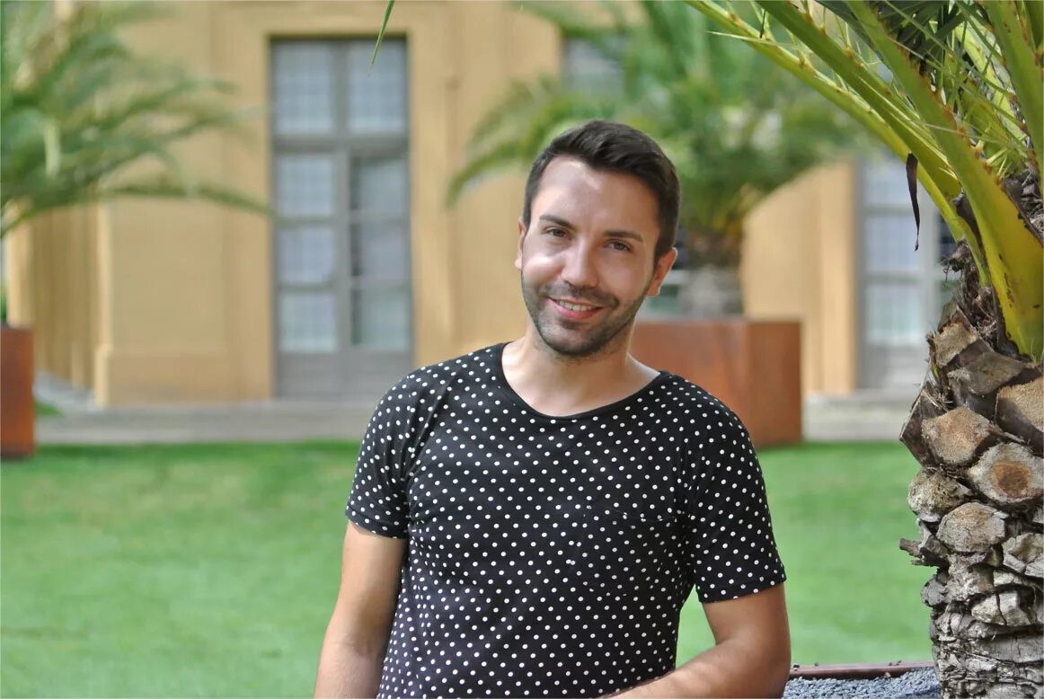 Красивая женщина психолог. Мурат султанов психотерапевт консультация запись. Александр нечаев вгтрк. Тимур султанов. Психотерапевт в москве.