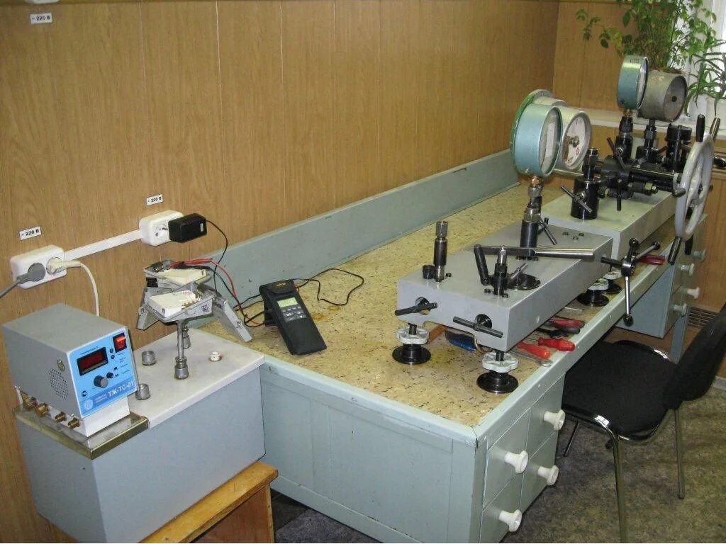 Стенд поверочный СП-20. Поверочный стенд ТЭМ-прибор. Лаборатория измерительной техники. Оборудование для радиолаборатории.