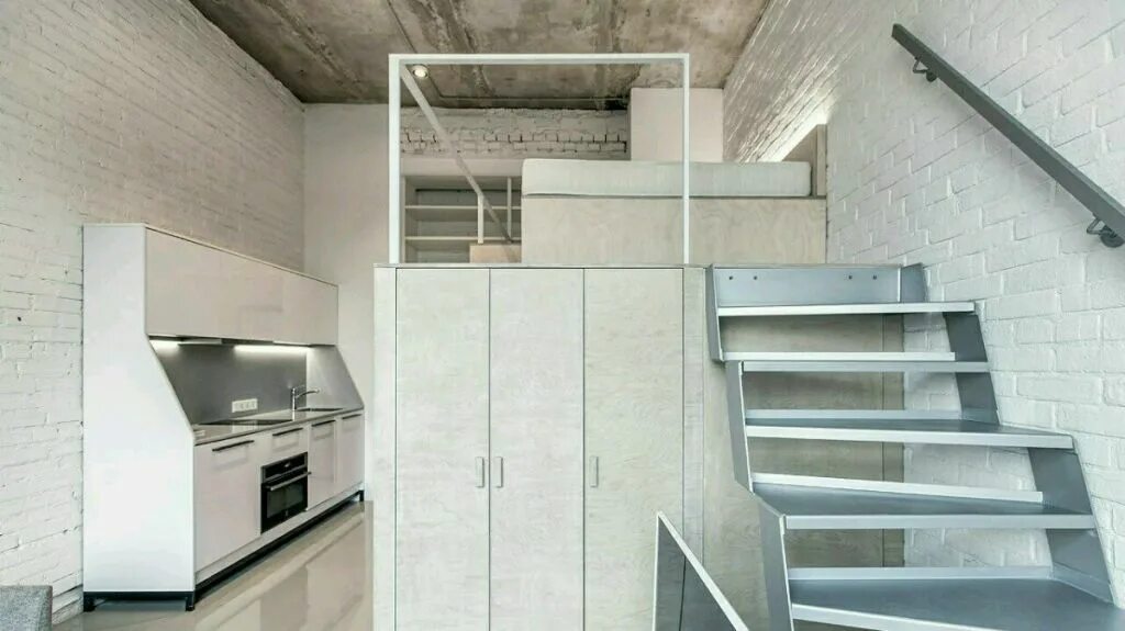 Высота потолков 2 3 метра. Кухня с высокими потолками 4 метра. Кухня с высокими потолками 3 метра. Кухня с высокими потолками 3.5 метра. Квартира студия двухуровневая.