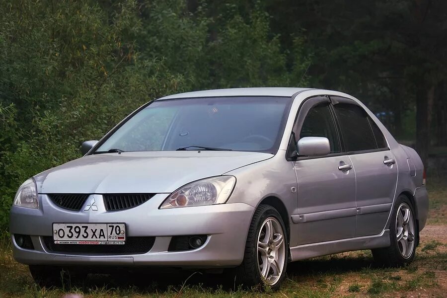 Mitsubishi lancer 9 кузов. Митсубиси Лансер 9. Митсубиси Лансер старый кузов. Мицубиси Лансер 9 кузов 2005 год.