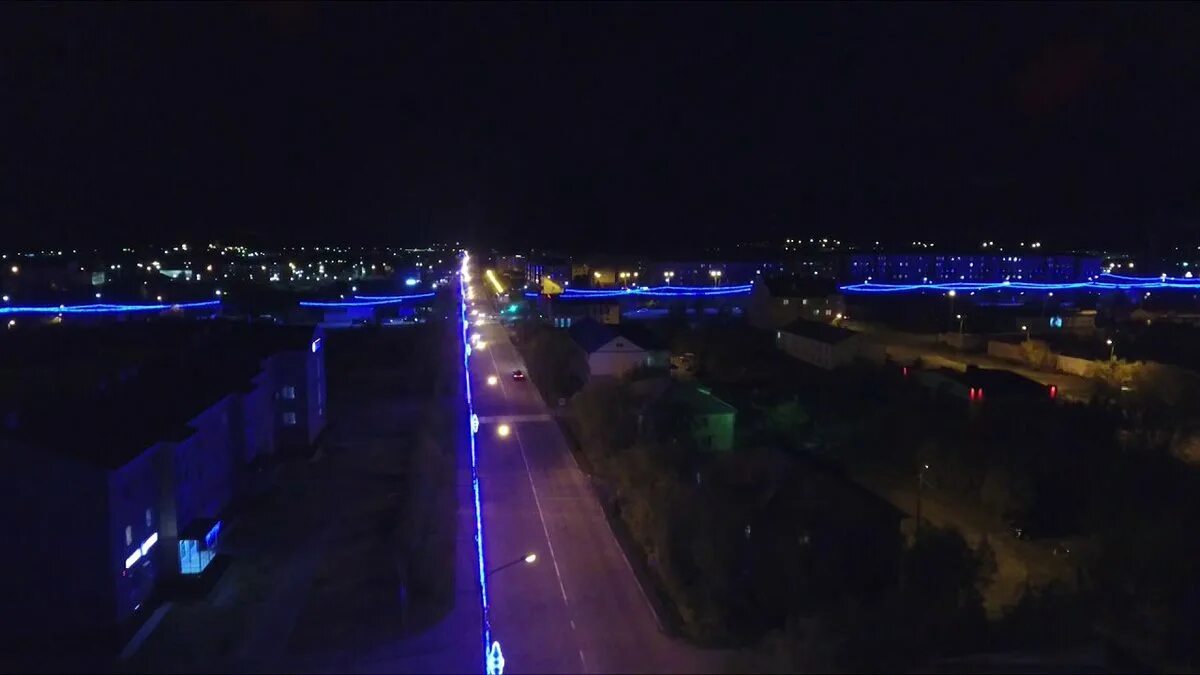 Прага ночное фото 80-е годы. Ночной город красноярск. Китайская стена из самолета ночью. Лабытнанги ночью. Реальное ночное видео.