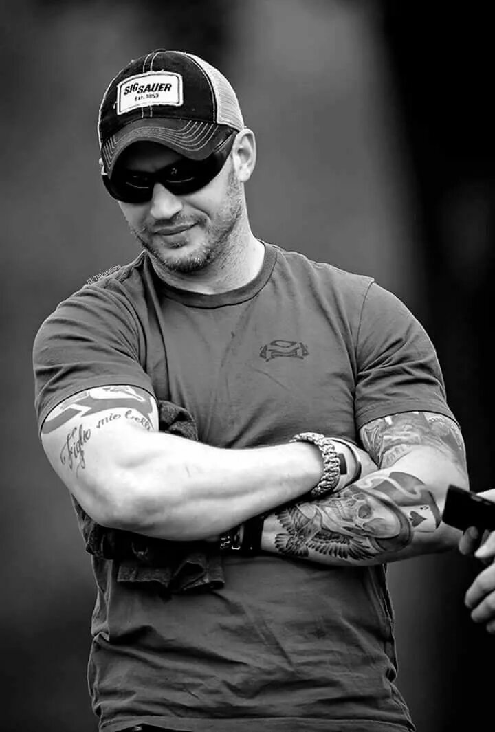 Hot tom. Tom Hardy. Том Харди фото. Том Харди 2021. Том Харди 2022.