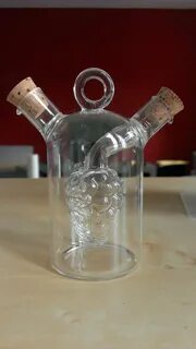 Бутылка с шариком в горлышке