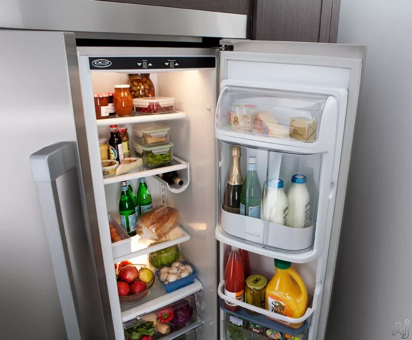 Холодильник bib420ama. Холодильник с продуктами. Красивый холодильник. Приоткрытый холодильник в квартире.