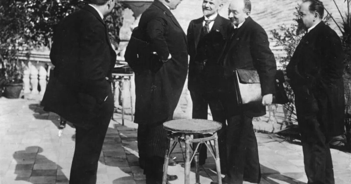 Генуэзская конференция участники. Г В Чичерин Генуэзская конференция. Международная конференция в Генуе 1922. Генуэзская конференция 1922. Конференция в Генуе 1922 рапалльское соглашение.