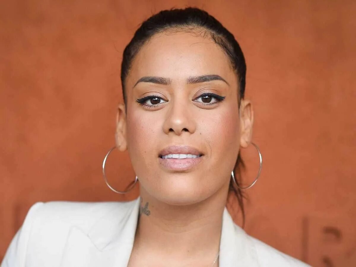 Амели бент песни. Amel bent a 20 ans. Амель бент фото. Амель бент. Амель бент слушать.