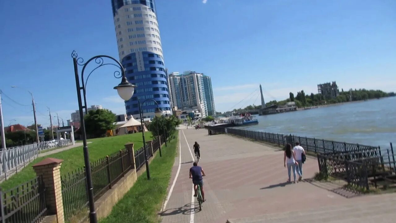 Набережная кубани в краснодаре. Краснодар набережная реки кубань. Краснодар мост поцелуев на карте. Кубанонабережная краснодар парк. Набережная реки кубань.