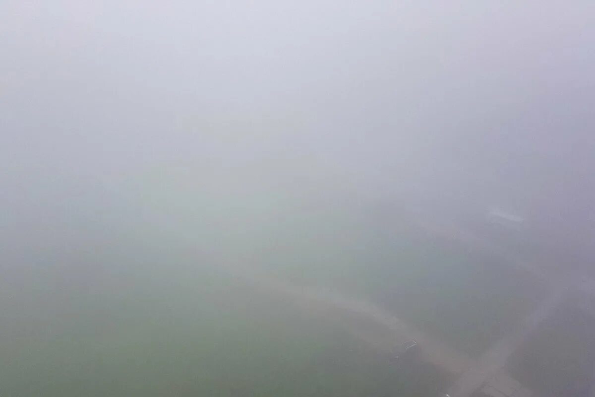 Сплошной плотный туман. Плотный туман. Плотный туман. Фон туман. Впереди сплошной туман.