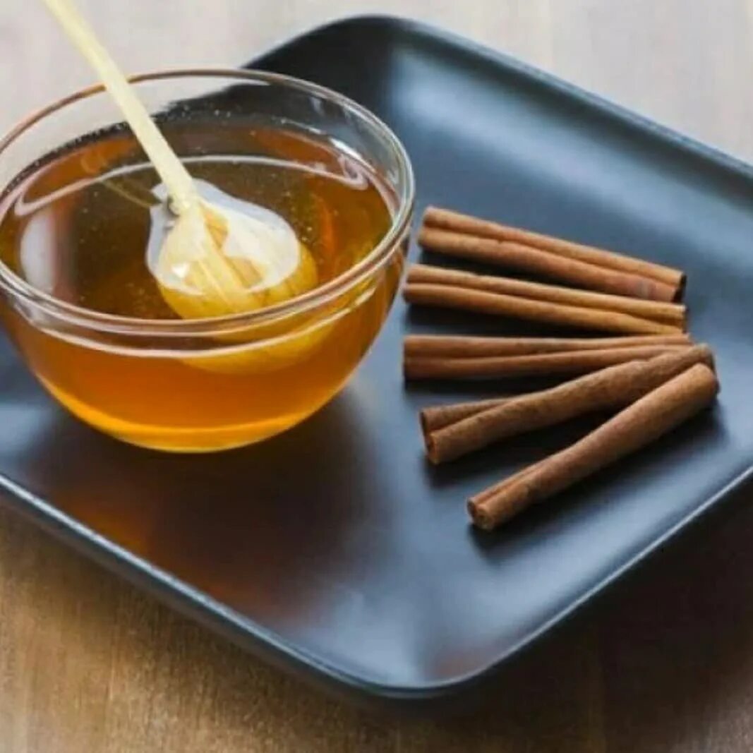 чайная ложка меда. ложка меда перед сном. каплю меда. 5 причин есть мед каждый день. ложка меда в день.