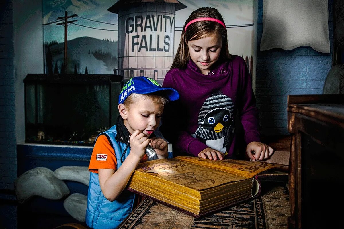 Квест гравити фолз в москве. Квест форт боярд в москве. Дети на экскурсии. Квест для детей в москве. Квесты для детей в москве.