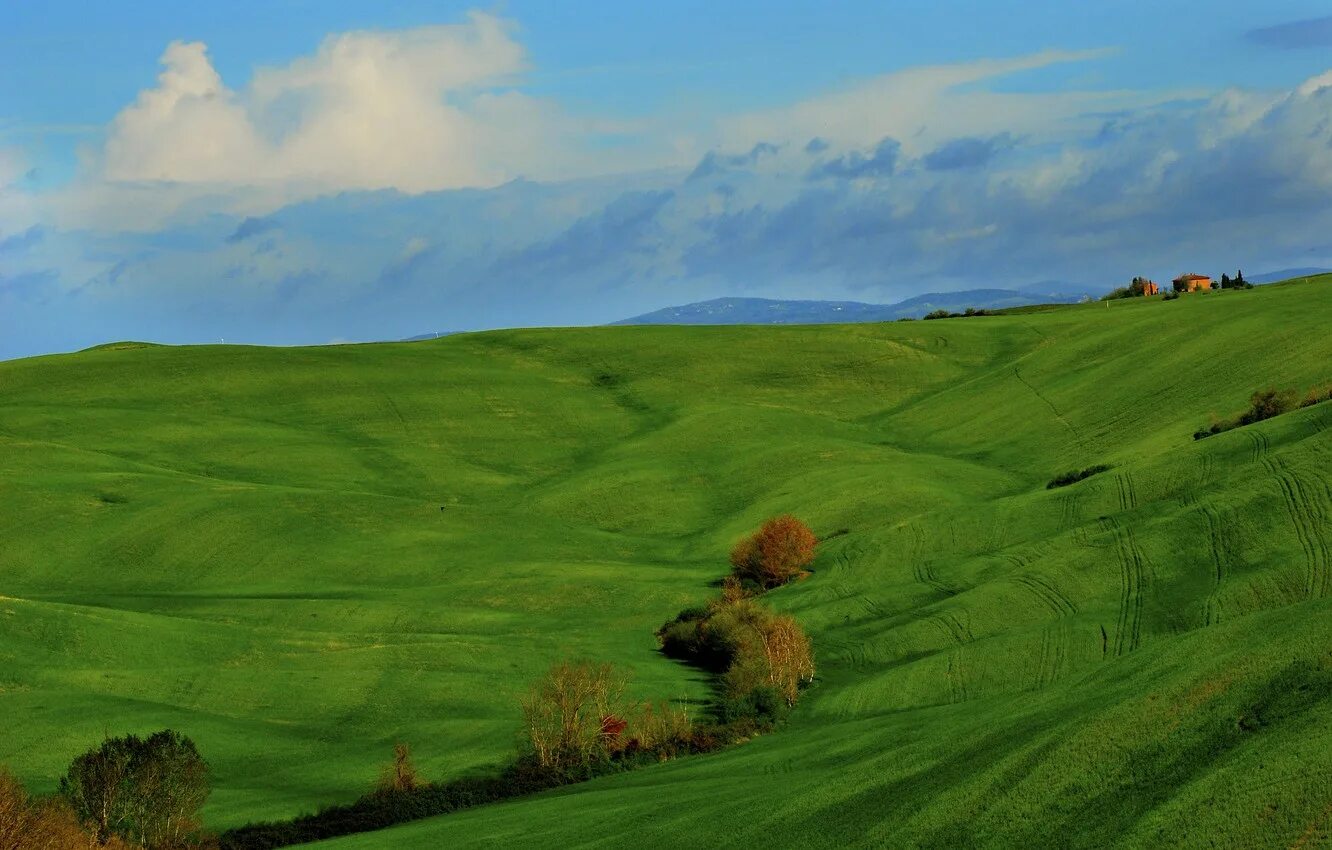 Равнина, холмистая равнина, плоскогорье. Плоская равнина. Равнина и небо. Италия холмы поля. Горы холмы италии.