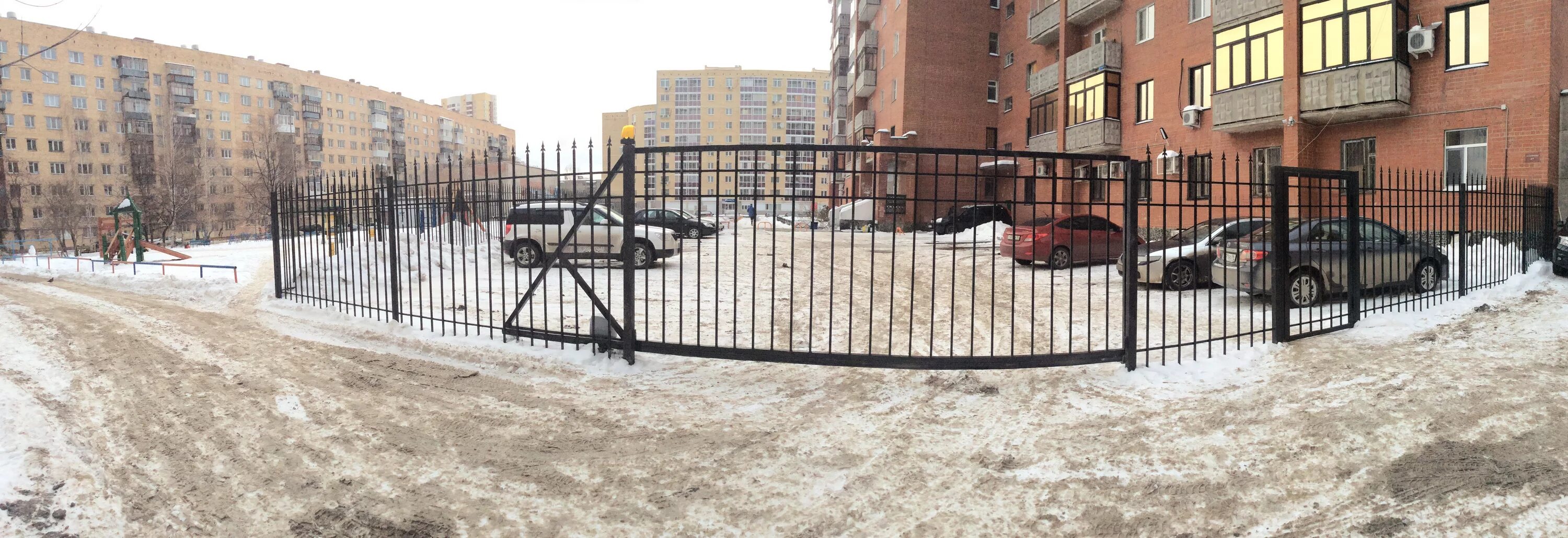 Благоустройство двора в частном доме. Заборчик для придомовой территории. Забор жилого комплекса. Ограждение территории. Забор для придомовой территории.