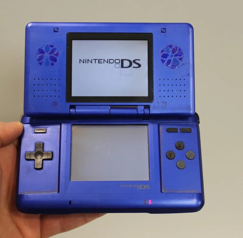 Nintendo ds обзоры. Приставка Нинтендо ДС. Nintendo 3ds LX синий. Nintendo DS 2008. Нинтендо приставка 2010.