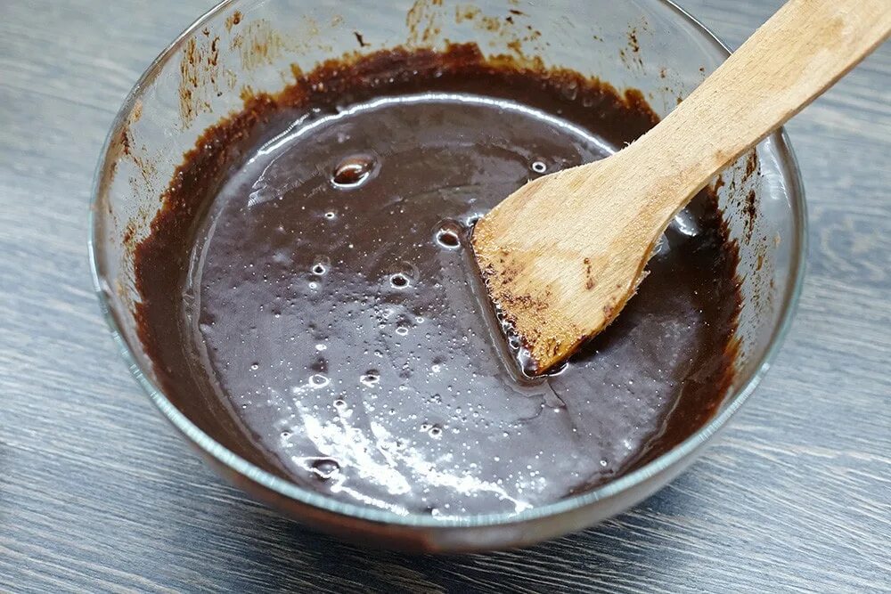 Брауни с какао. Шоколадный соус из какао. Тесто для Брауни. Приготовление брауни