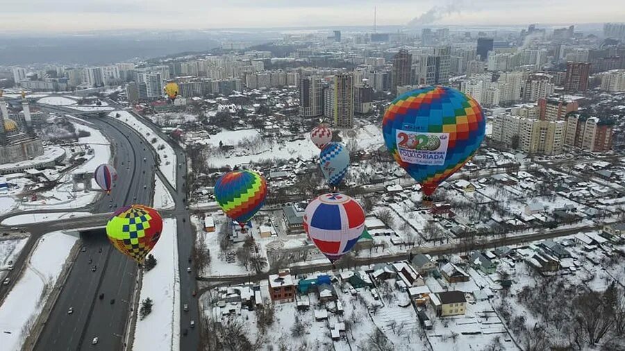 На воздушном шаре новосибирск. Воздушный шар Уфа. Воздушный шар над Уфой. Воздушный шар Новосибирск. Полёт на воздушном шаре Уфа.