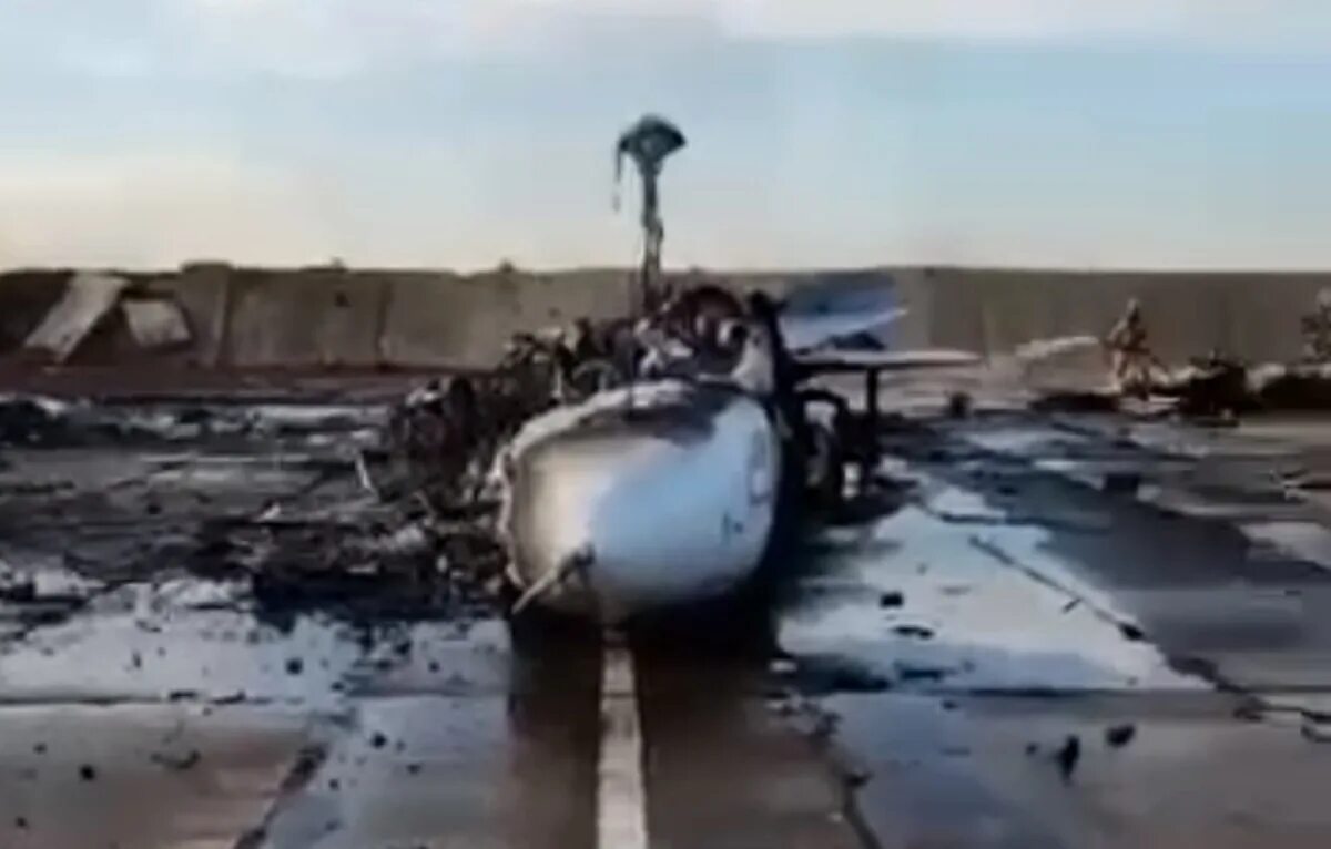 Шагол су сгорел. Разбомбленный аэродром. Уничтоженный аэродром. Военный самолет на аэродроме. Уничтоженные Су 24 на украинском аэродроме.