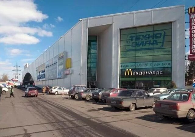 Outlet мытищи. ТЦ XL Ярославское шоссе. XL торговый центр Мытищи. ТЦ XL Мытищи Ярославское. Мытищи Коммунистическая XL ТЦ.