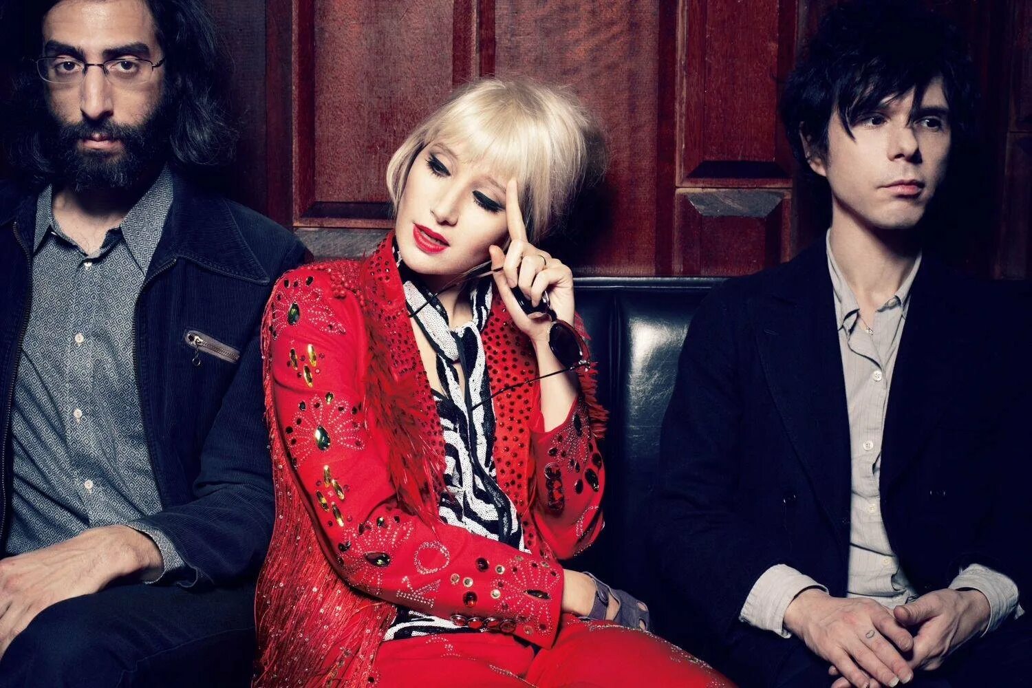 Yeah yeah yeahs вокалистка. He yeah yeah yeah. группа yeah yeah yeahs. Yeah yeah yeahs logo. группа yeah yeah yeahs.