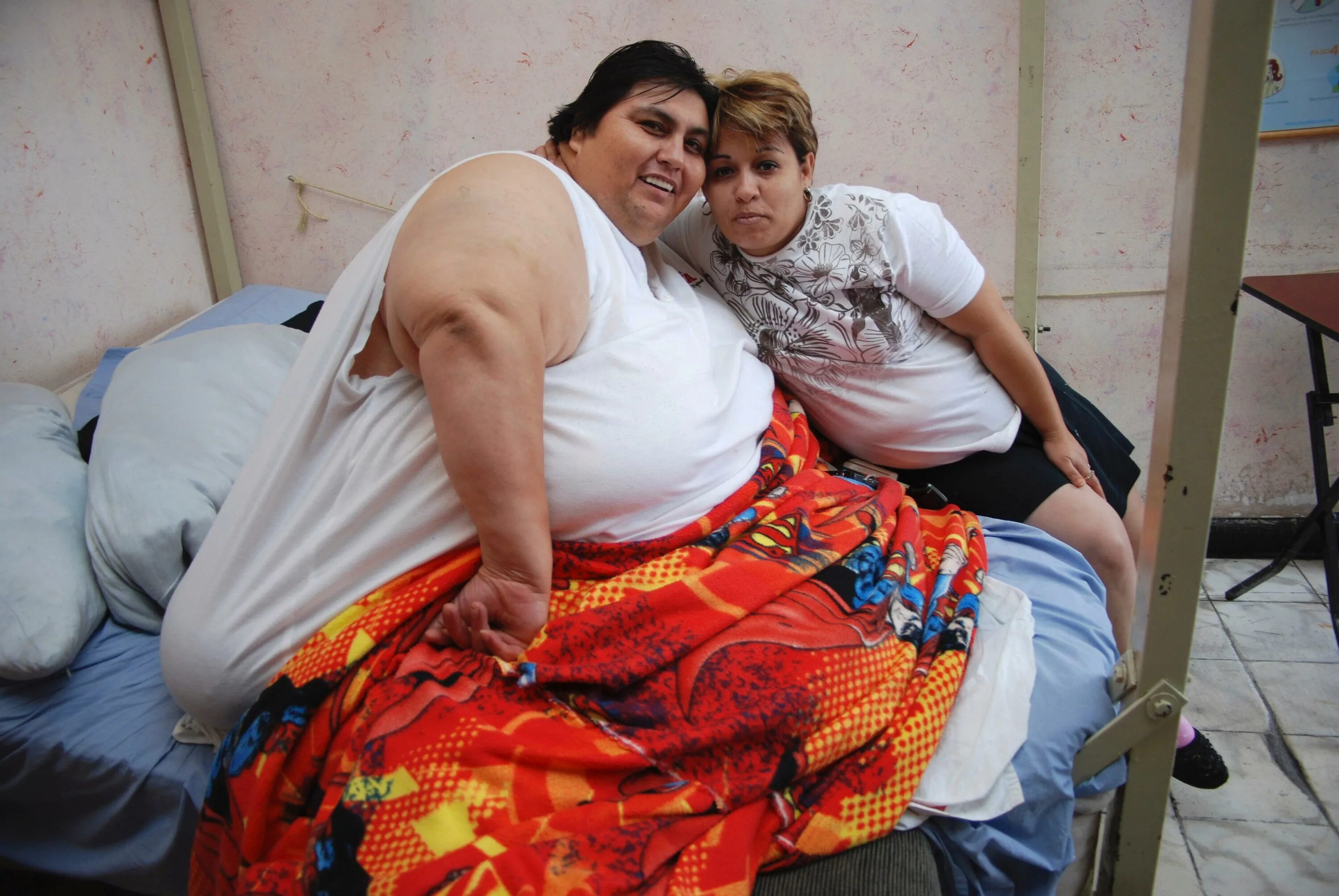 Самого тяжелого человека. Мануэль Урибе самый толстый человек в мире. Клаудия Солис Мануэль Урибе. 560 Килограммовый Мануэль. Мексиканец Мануэль Урибе.