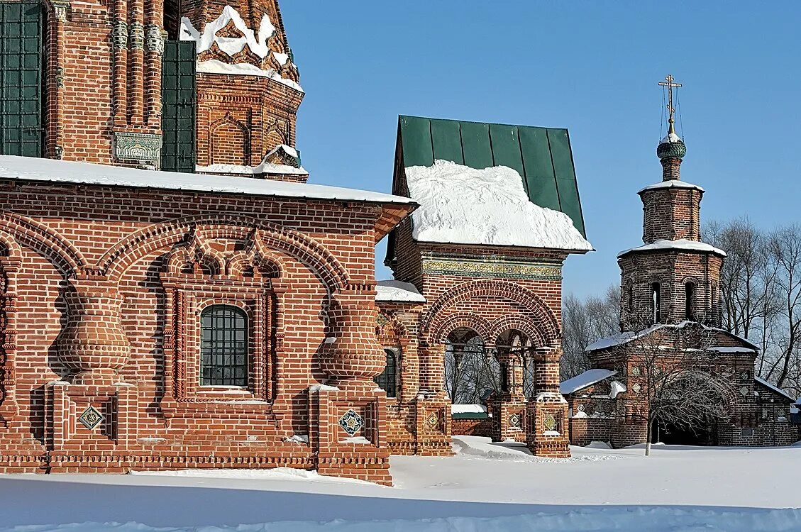 Церковь из красного кирпича. Церковь из красного кирпича