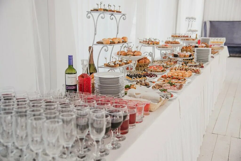 кейтеринг калуга. композиции для бизнес мероприятий. кейтеринг на выпускной 11 класс. стол для тематических мероприятий. кейтеринг калуга.