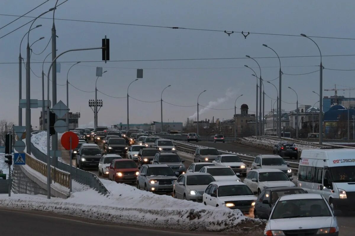 Пробки на дорогах в новосибирске. Пробки Новосибирск. Пробки в городе Новосибирске. Заторы на дорогах Новосибирска. Новосибирск пробки на дорогах.