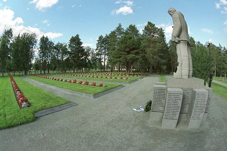 мемориал концлагерь красный симферополь. авторы мемориального комплекса. памятник журавли в саратове. мемориал памяти жертв политических репрессий москва. мемориальный комплекс в дубосеково.