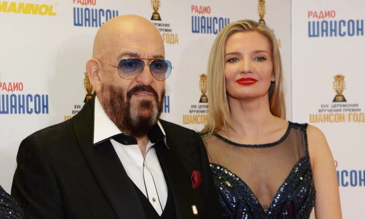 шуфутинский с женой 2020. михаил шуфутинский с женой. михаил шуфутинский и светлана уразова. шуфутинский новая жена. жена шуфутинского сейчас сколько лет.