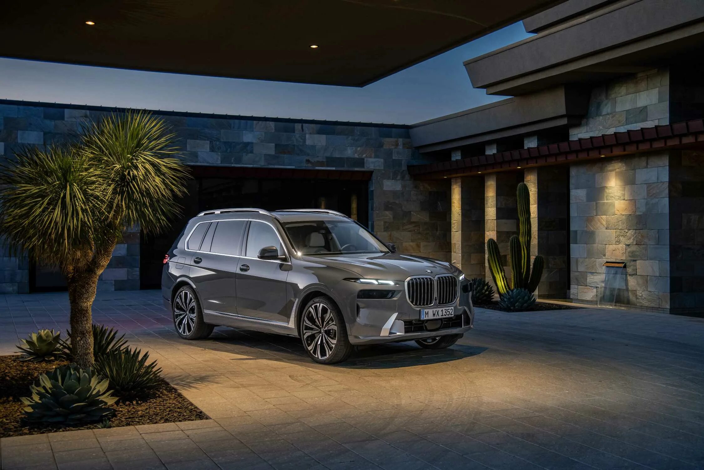 Новый BMW X8: первые изображения YouTube
