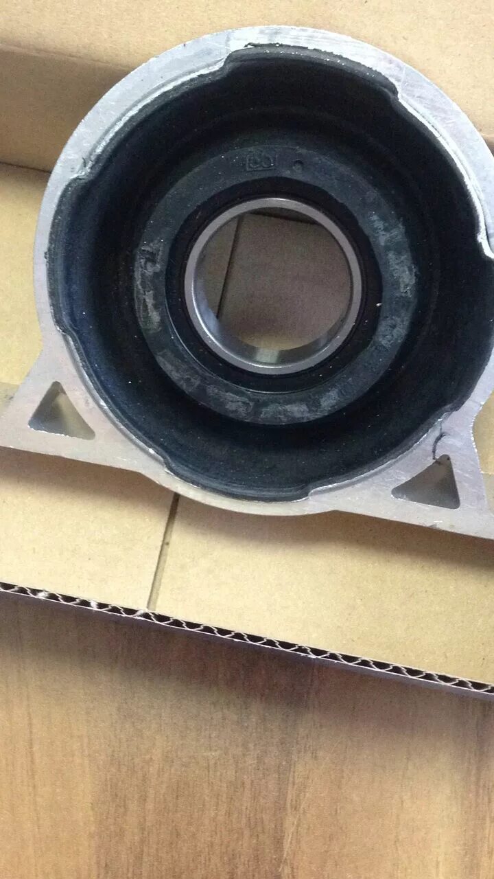 Подвесной подшипник bmw. Подвесной бмв е60. Подшипник натяжной на бмв е39 2 литра бензин. Замена подвесного бмв 318. Подвесной бмв е60.