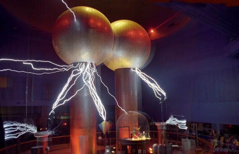 Генератор ван дер граафа. Электростатический ускоритель ван-де-граафа. Электростатический ускоритель ван-де-граафа. Генератор ван де граафа. Генератор ван де граафа схема.