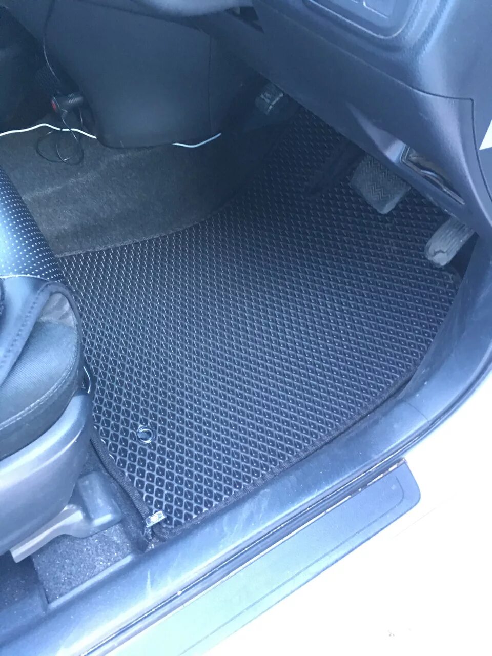 Эвоковрики тойот виш 20. 3d коврики toyota wish element. Коврики тойота виш 2003. Тойота виш 2 коврики в салон фото. Коврики тойота виш 2003 ,2007.