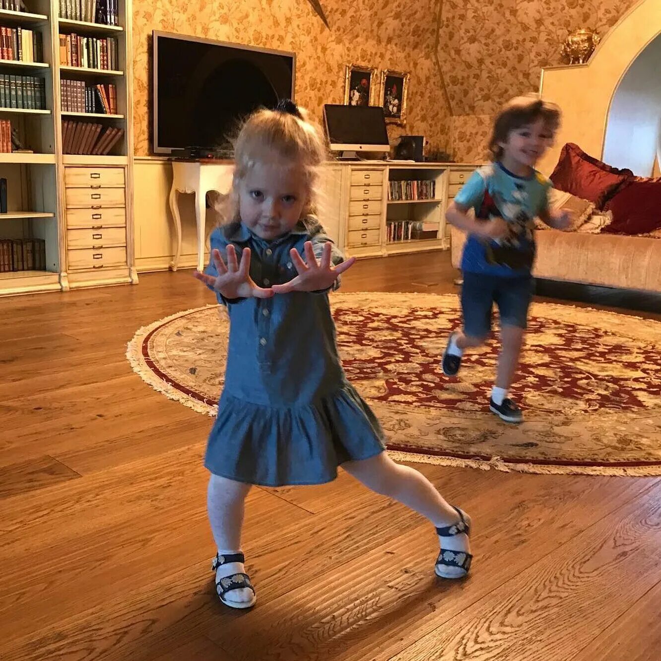 Пугачева дети фото. Дети аллы пугачевой и максима галкина. Семья аллы пугачевой и максима галкина. Пугачева дети фото. Пугачева дети фото.