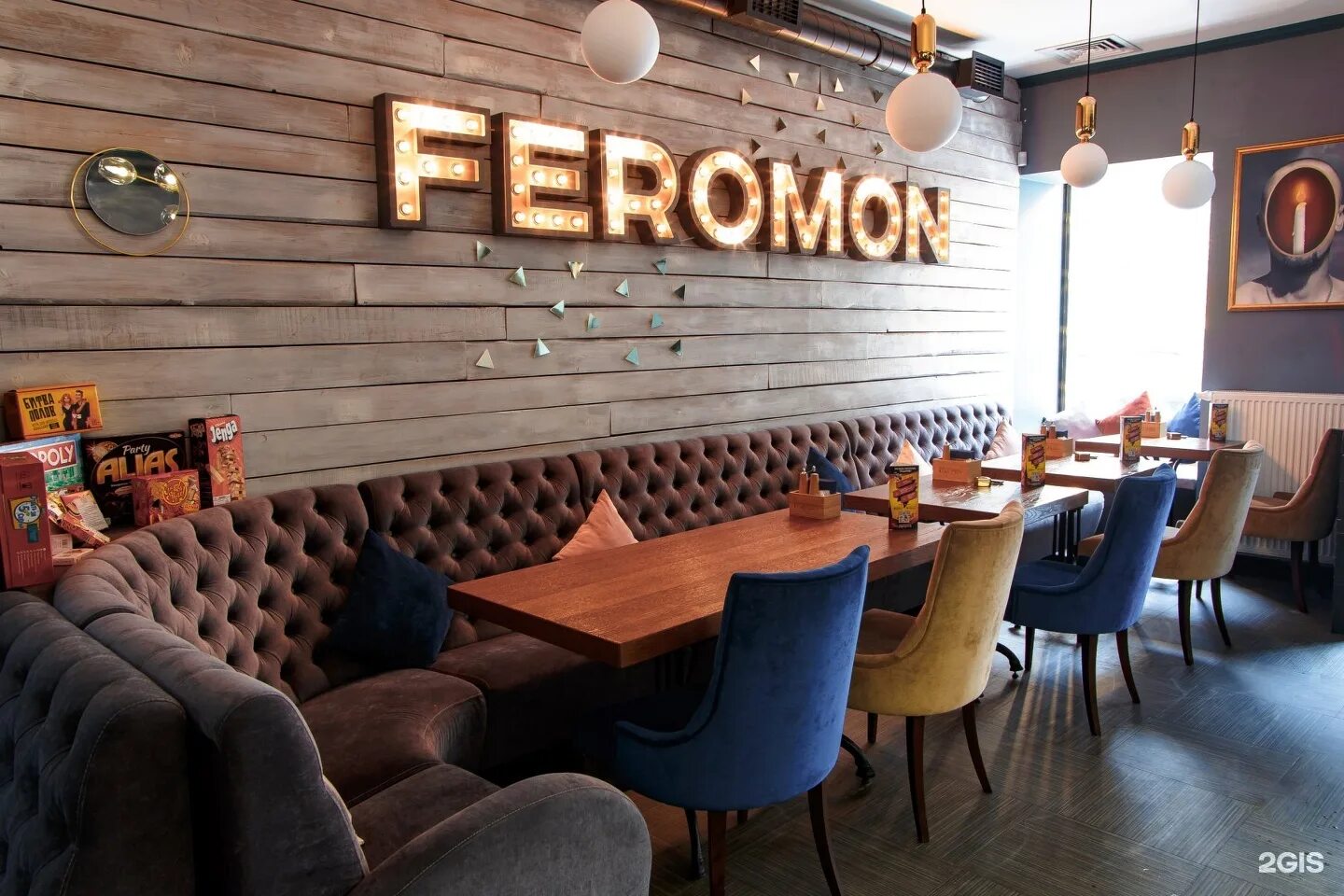 Улица жуковского санкт-петербург. Феромон жуковского 22 спб. Отделение полиции. Феромон кальянная спб. Феромон жуковского 22 спб.