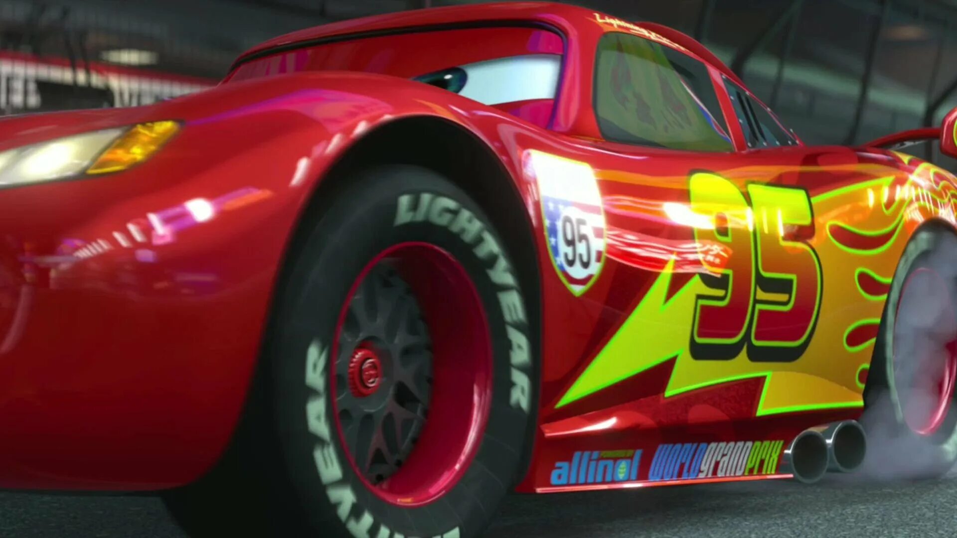 Страшный маквин. Молния Маккуин. Cars 2 Lightning MCQUEEN. Cars Lightning MCQUEEN.