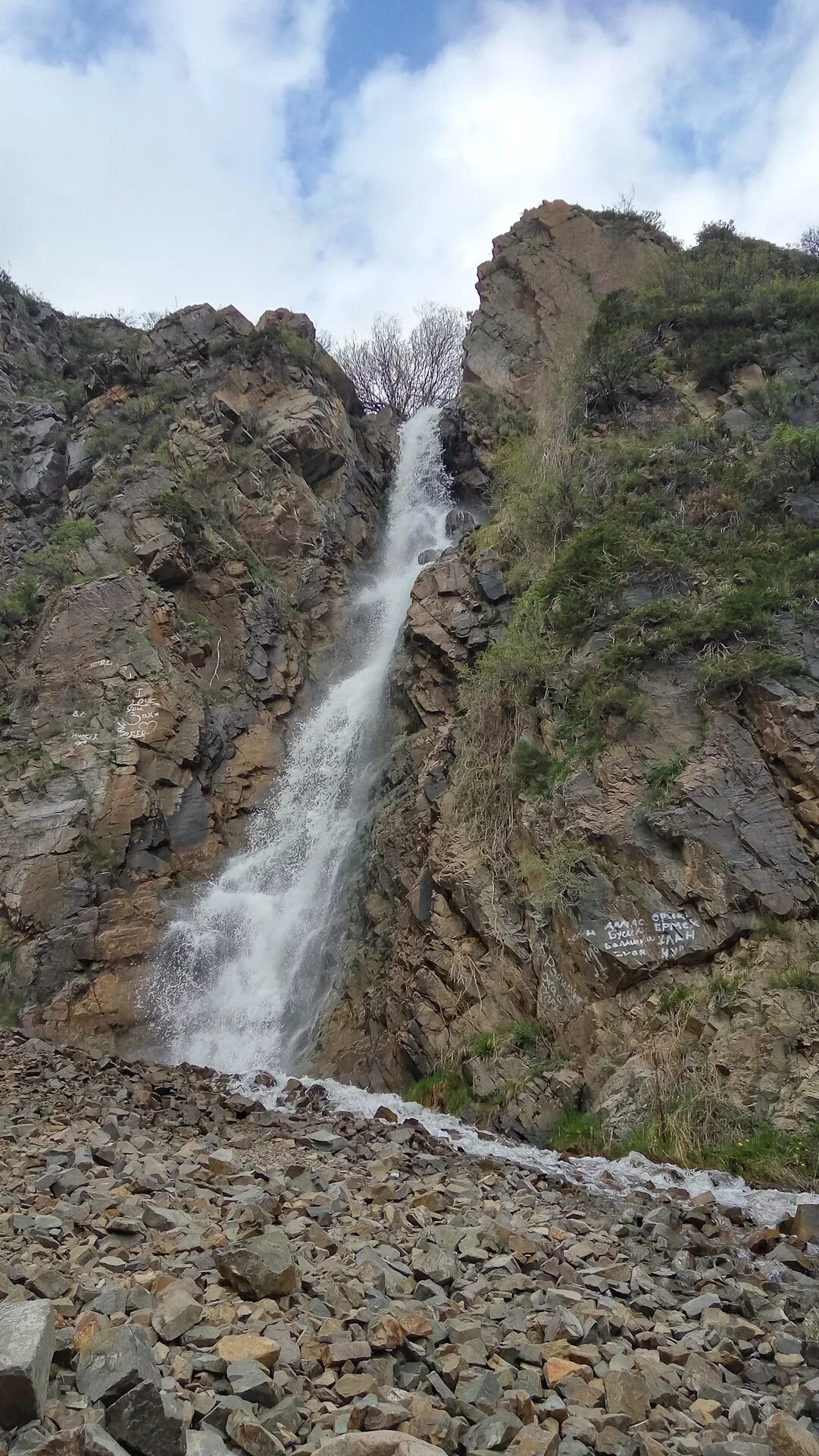 Астана водопад. Водопады в змеиногорском районе. Водопад в астане. Куньмин китай водопад. Водопад в астане.
