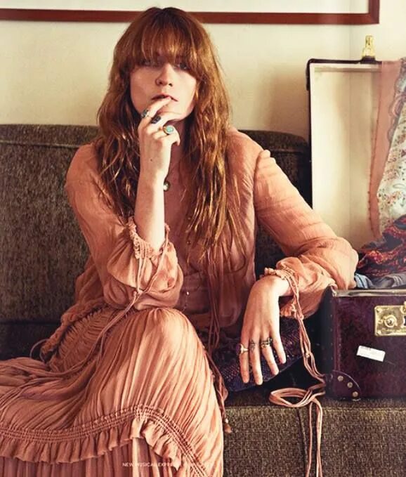 Florence the machine over the. Флоренс уэлч эстетика. флоренс уэлч натуральный цвет. florence the machine в молодости. флоренс уэлч старо выглядит.