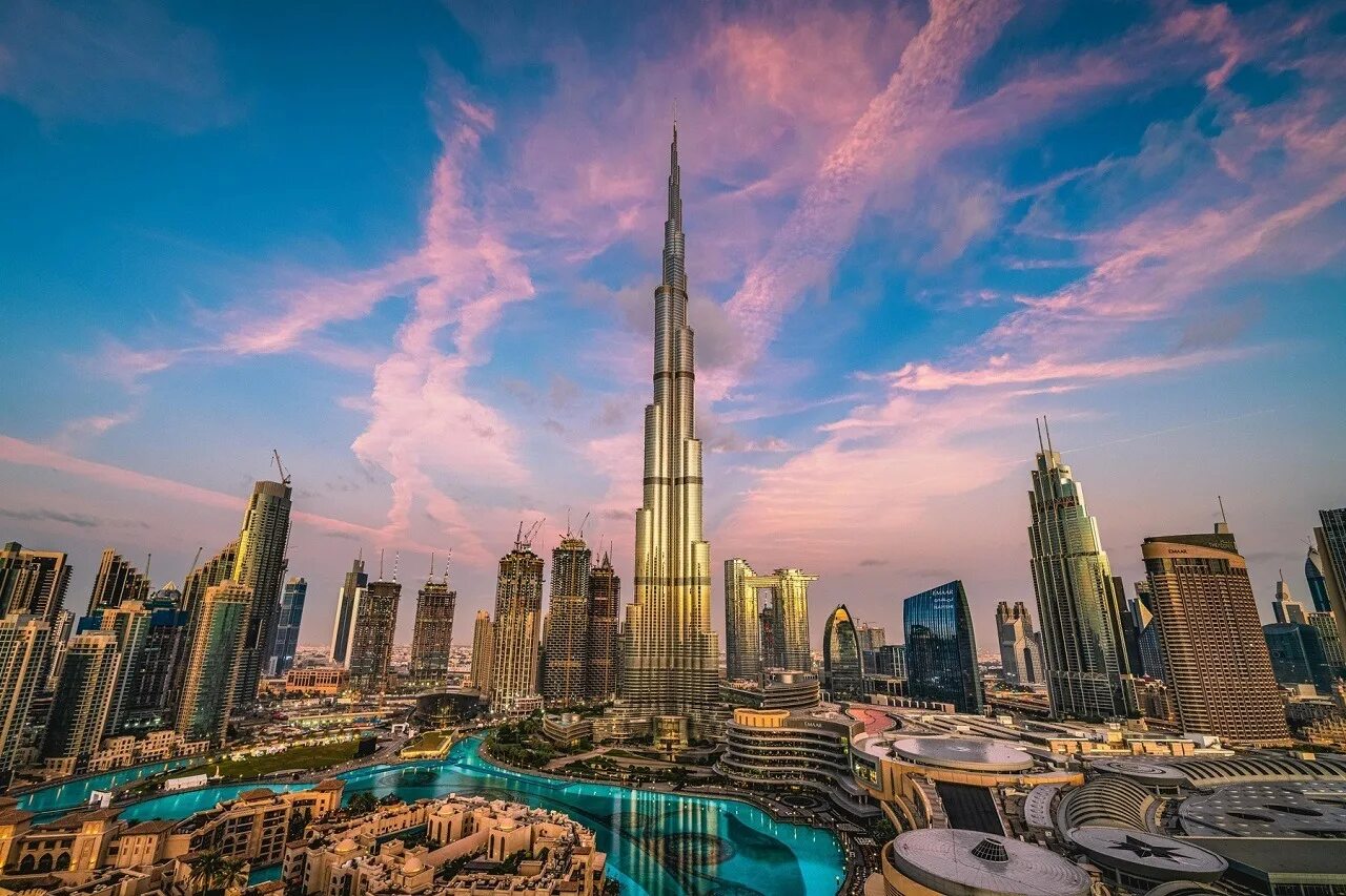 Бурдж халифа объединенные арабские. Бурдж-Халифа Дубай. Небоскрёб Бурдж-Халифа в Дубае. Бурдж-Халифа Дубай 2022. Небоскреб Бурдж-Халифа (ОАЭ, Дубай).