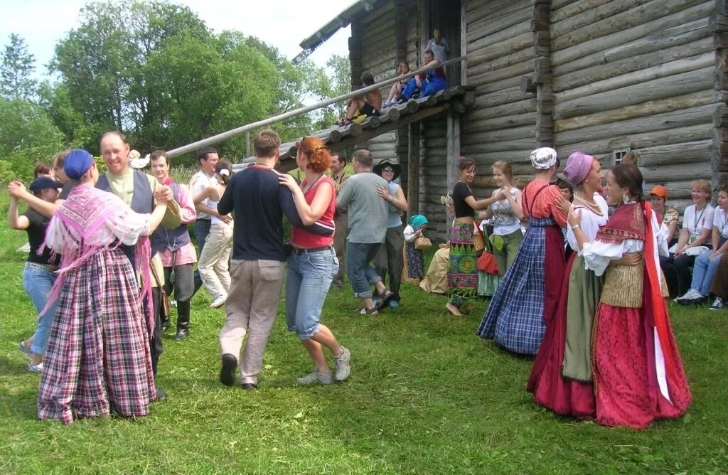 Деревня Кинерма. Праздник в деревне. Народные гуляния в деревне. Сельские гуляния.