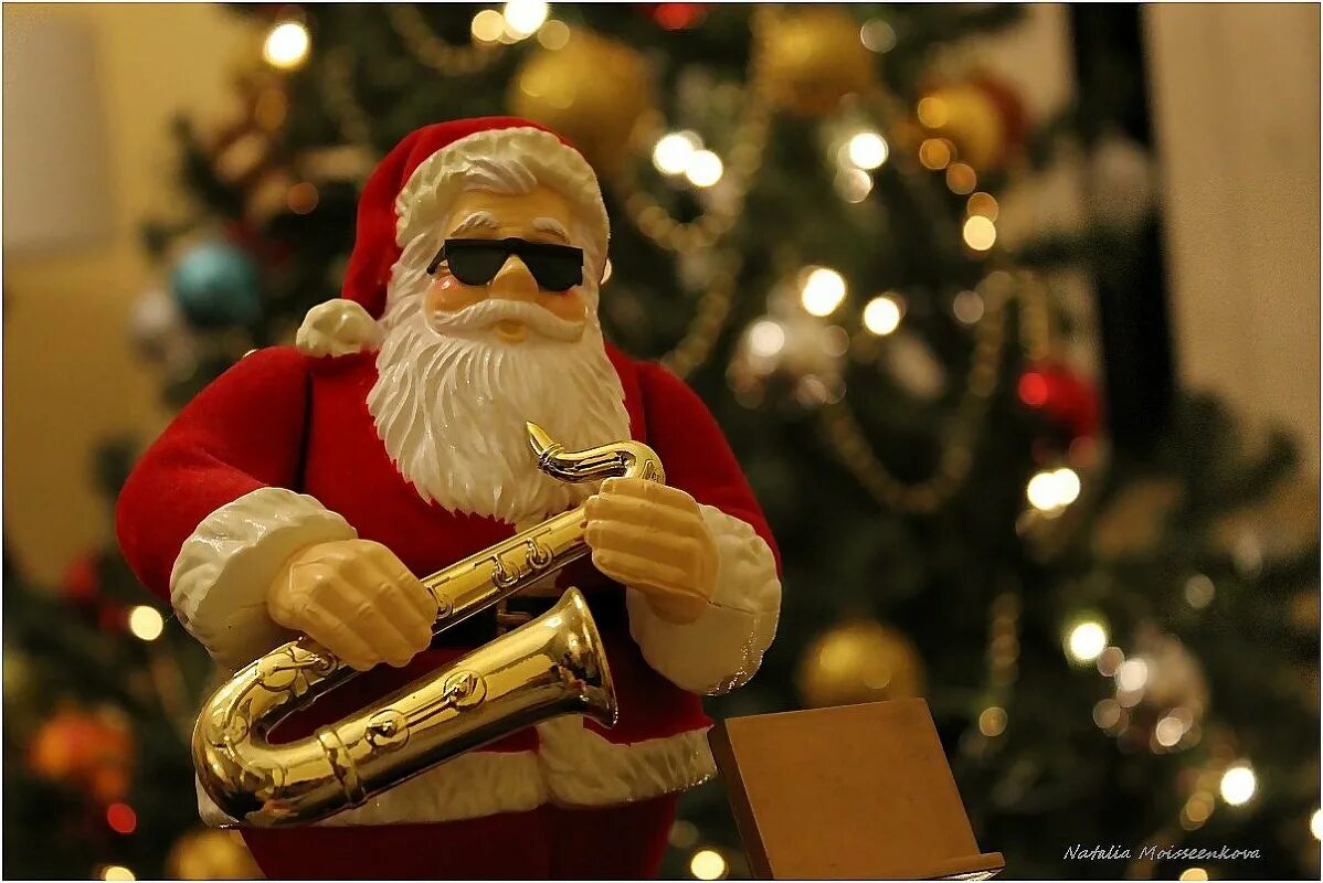 Дж душевный новый год. Музыкальные гифки. Новогодний блюз. Santa claus blues song. Новогодний блюз.