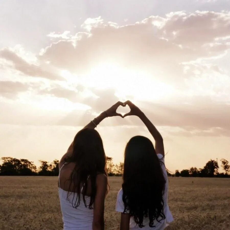 Любовь и дружба. You are what you listen to. You have only one life. Everyone s best friend. Лучшие подруги.