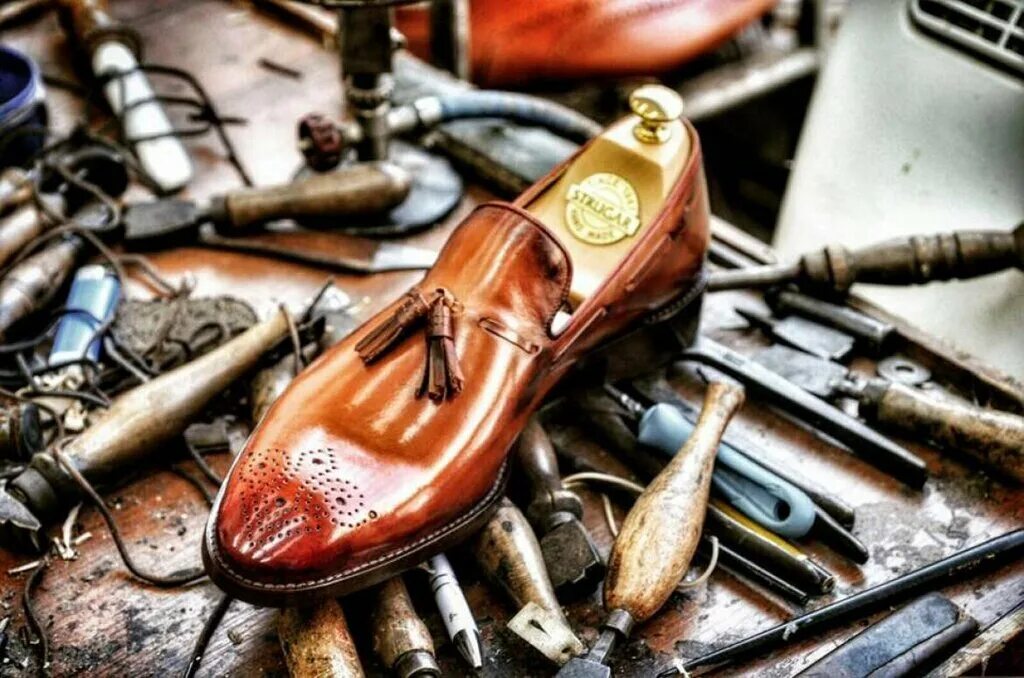 услуги по ремонту обуви. услуги по ремонту обуви. сапожник обувь. ремонт обуви баннер. обувная мастерская.