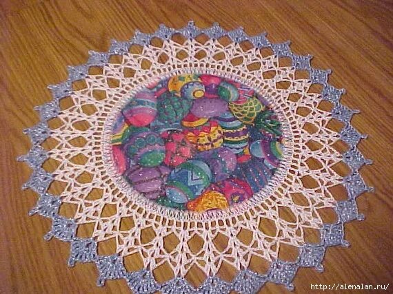Салфетка пасхальная крючком в технике. Пасхальные салфетки крючком. Вязаная салфетка к Пасхе крючком. Салфетка на Пасху крючком. Салфетки связанные крючком на Пасху.