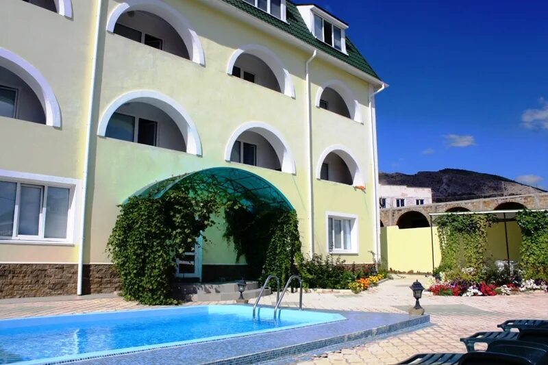 крым судак солнечная долина село прибрежное. судак юго-западный микрорайон. солнечный судак. эсвет судак. судак гостиница солнечный.