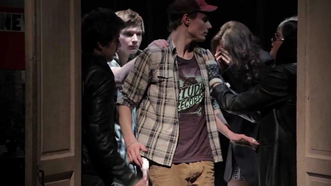 Спектакль над пропастью во ржи ермоловой отзывы. Над пропастью во ржи театр на страстном. Над пропастью во ржи спектакль за черной речкой. Над пропастью во ржи спектакль. Над пропастью во ржи спектакль.