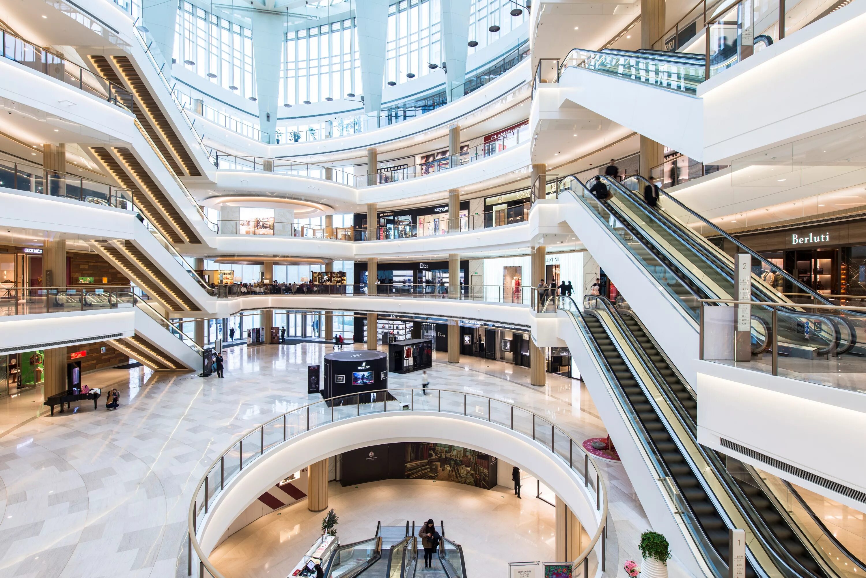Торговый центр в городе 8 букв. Красивые торговые центры. mall торговый центр. торговый центр внутри. торговый центер в нутри.