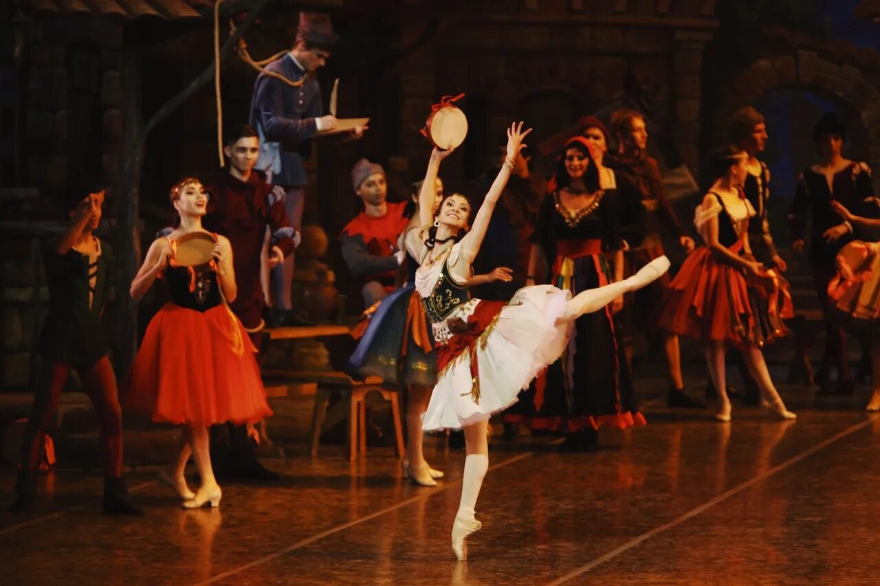 денис савин балет. бурлака балетмейстер. золотая труппа кому подходит. балет золотой век григоровича. балет золотой век григоровича.