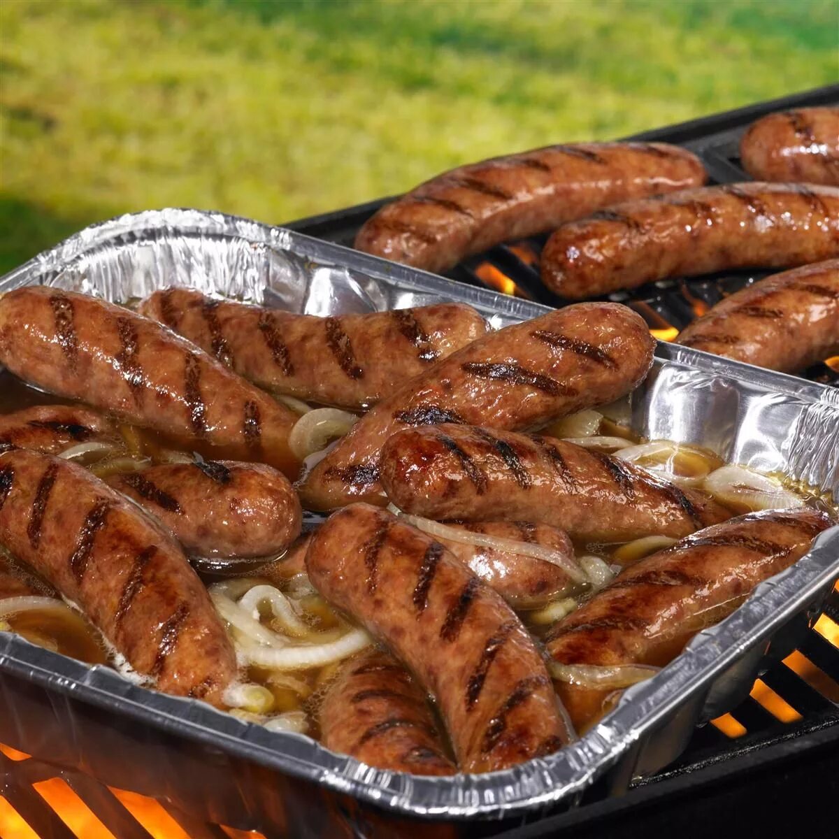 Купаты чоризо. Сосиски на мангале. Колбаски гриль. Шашлычные колбаски. Колбаски барбекю.