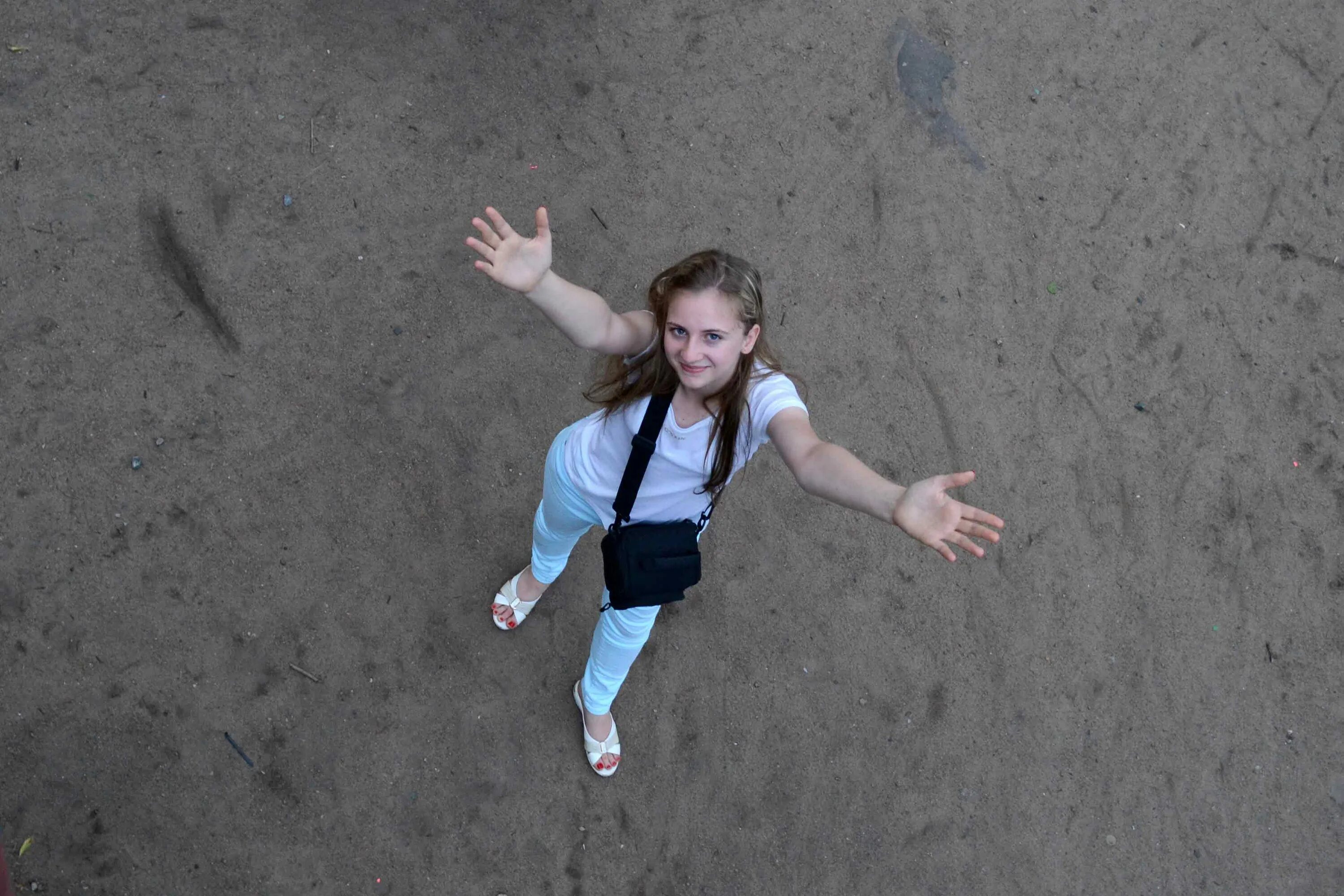 толпа вид сверху. силуэт человека сверху. фотография сверху людей. человек вид сверху сверху. человек вид сверху фото.