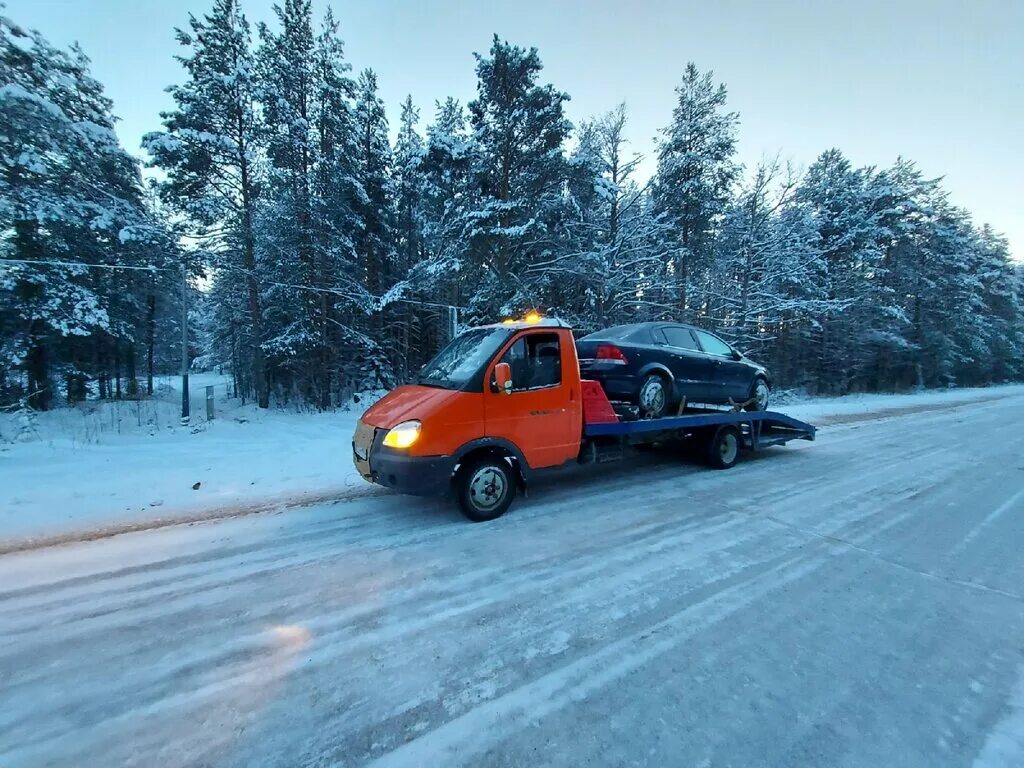 Автобус архангельск холмогоры. Эвакуатор в емецке архангельская область. Эвакуатор стаханов. Эвакуатор байкал. Митсубиси кантер 4х4.